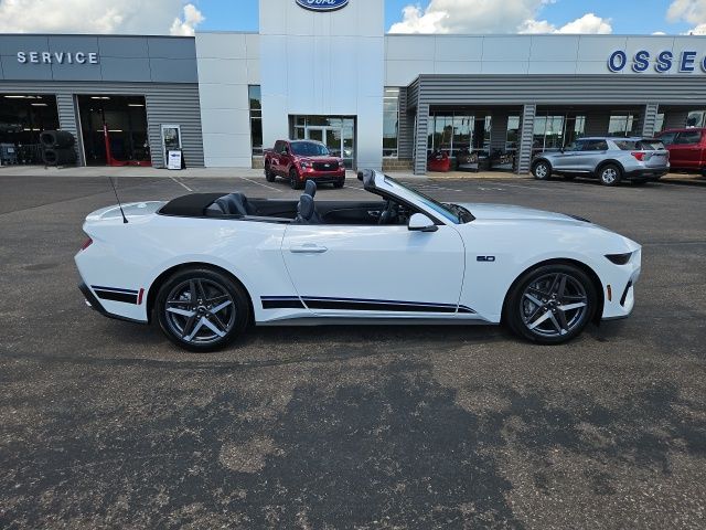 2025 Ford Mustang GT Premium Convertible - Photo 37