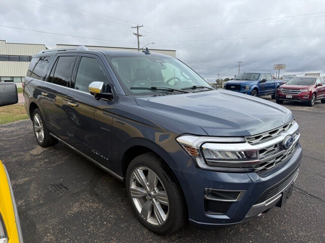 2023 Ford Expedition MAX Platinum photo 2