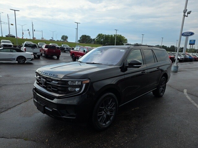 2025 Ford Expedition MAX Platinum photo 3