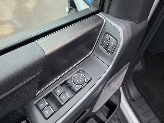 2025 Ford F-150 Lightning Lariat - Photo 17