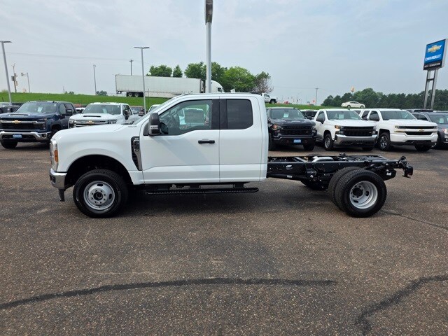 2025 Ford F-350 XLT photo 3
