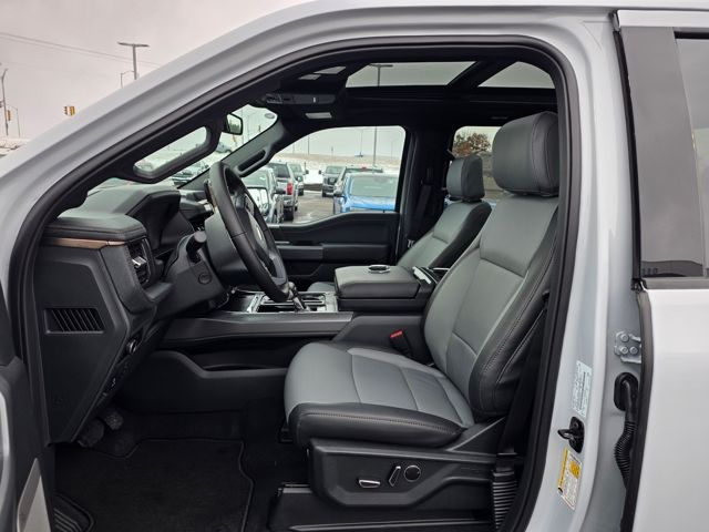 2025 Ford F-150 Lightning Lariat - Photo 15