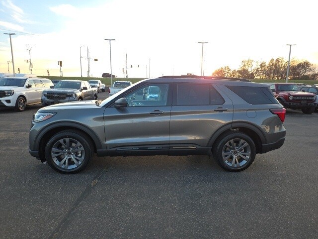 2026 Ford Explorer ST-Line photo 4