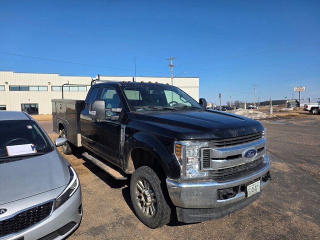 Used 2018 Ford F-350SD XLT Chassis