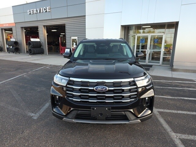 2025 Ford Explorer photo 2