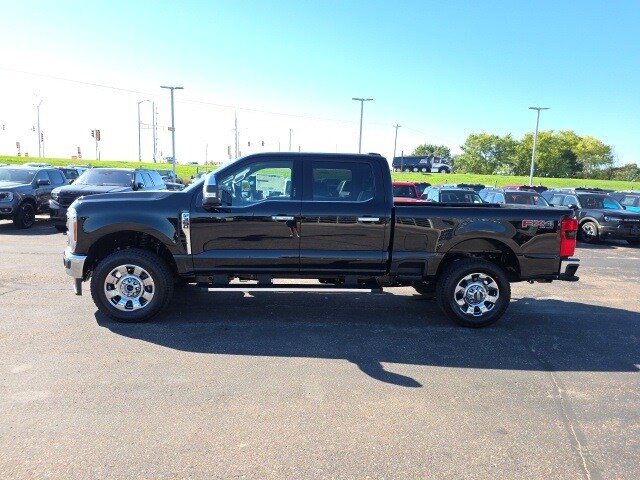 2026 Ford F-350 Lariat photo 3