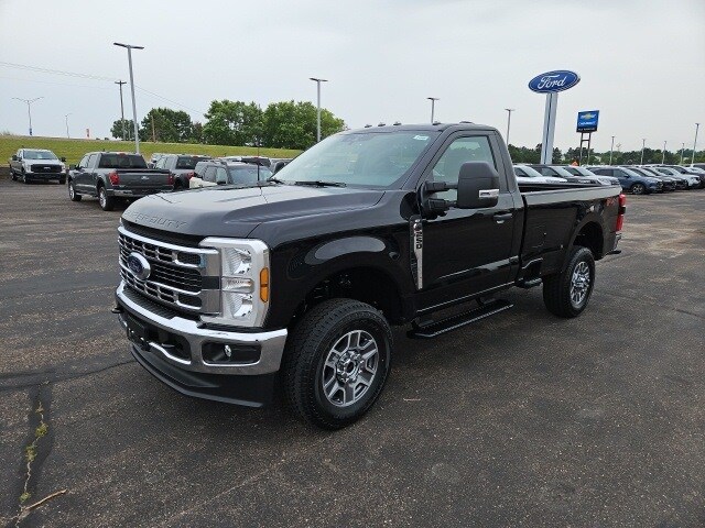 2025 Ford F-250 XLT photo 3