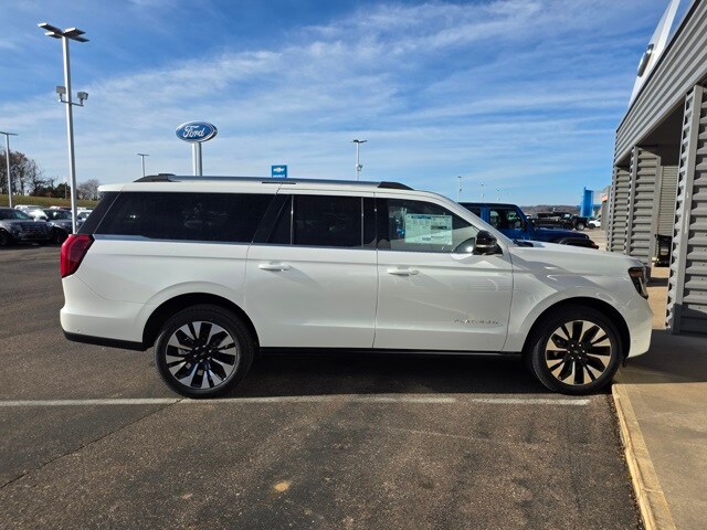 2025 Ford Expedition MAX Platinum photo 2