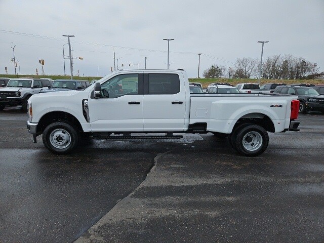 2025 Ford F-350 XLT photo 4