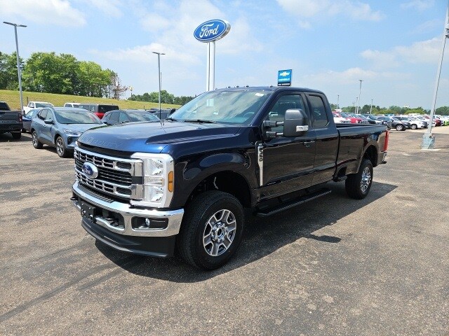 2025 Ford F-350 XLT photo 3