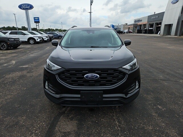 2022 Ford Edge SEL photo 2