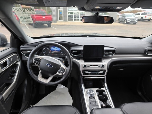 2023 Ford Explorer XLT photo 2