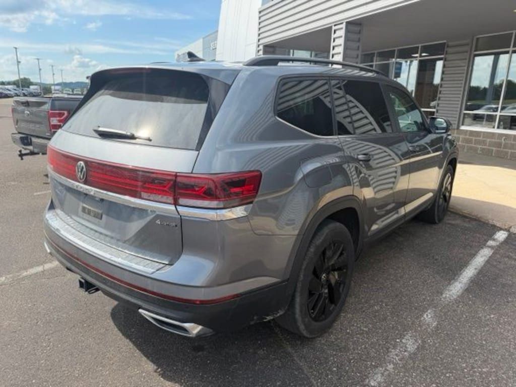Used 2024 Volkswagen Atlas 2.0T SE w/Technology SUV