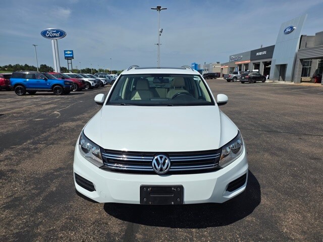 2017 Volkswagen Tiguan Wolfsburg Edition photo 2