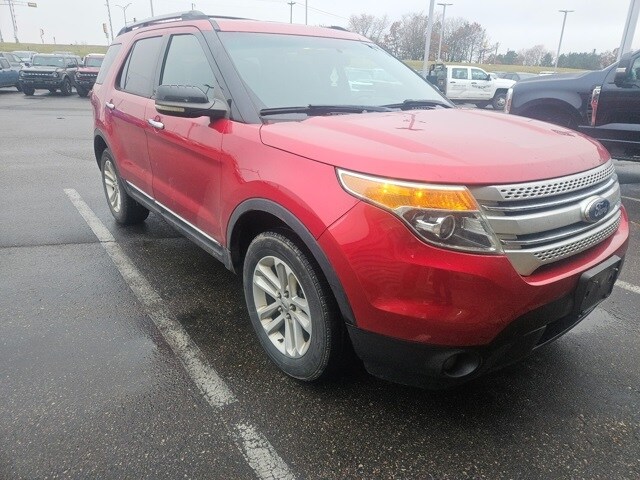 2011 Ford Explorer XLT photo 2