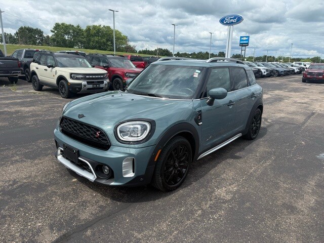 2022 Mini Cooper S Iconic photo 3