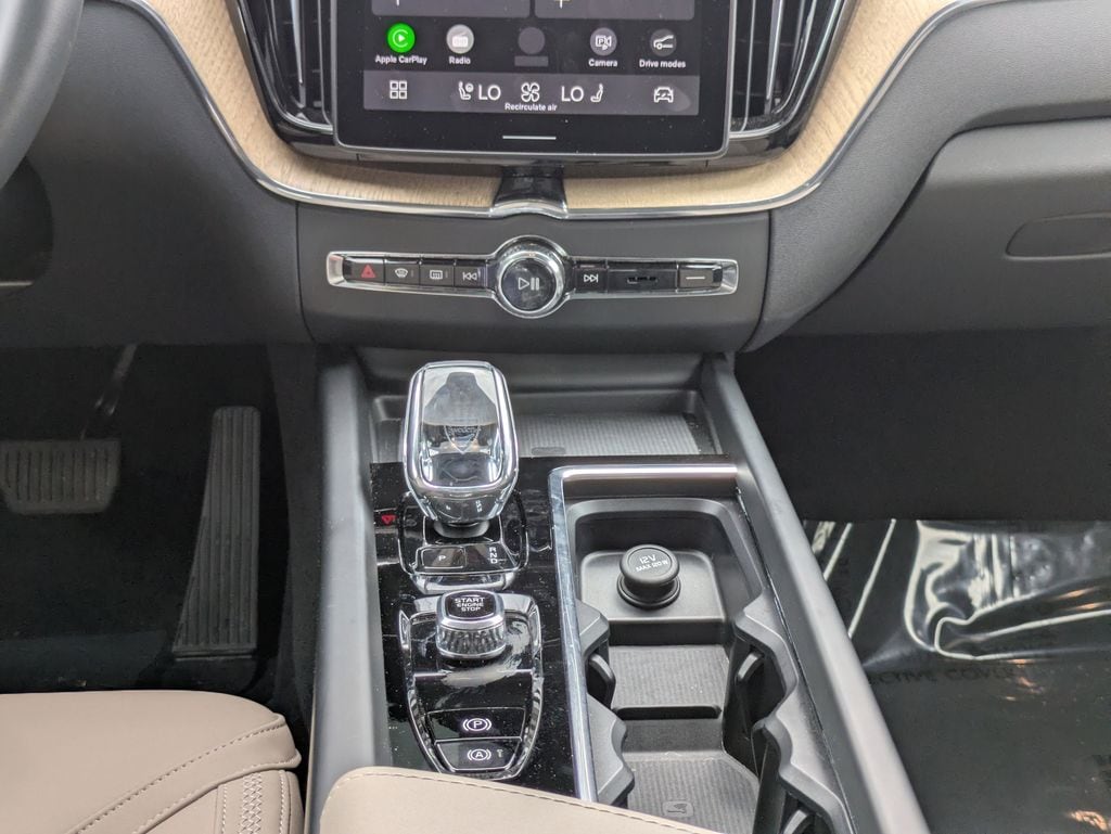 2026 Volvo XC60 Plus - Photo 20