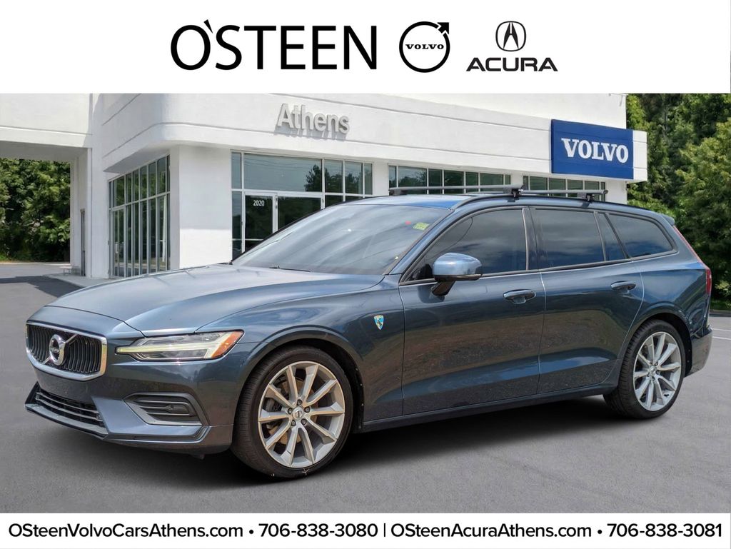 2020 Volvo V60 T5 Momentum's photo