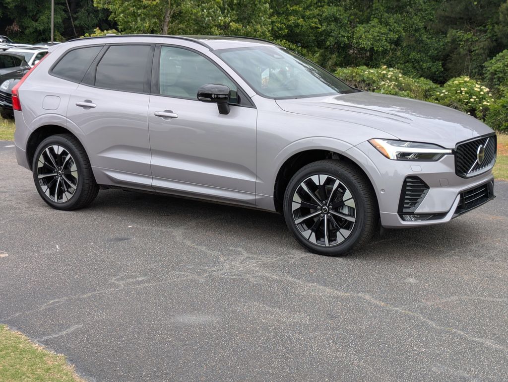 2026 Volvo XC60 Plus - Photo 8