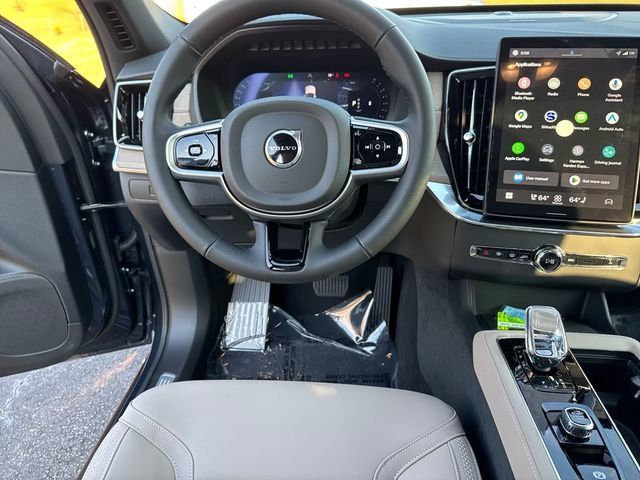 2026 Volvo XC90 Plus - Photo 18