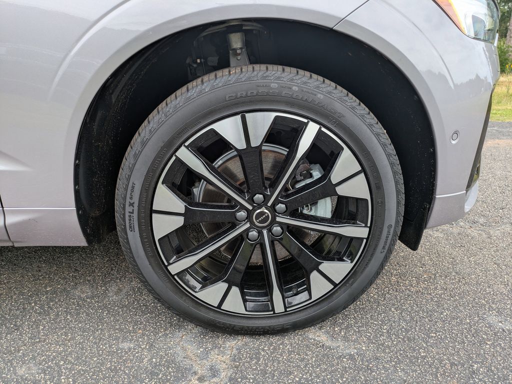 2026 Volvo XC60 Plus - Photo 11