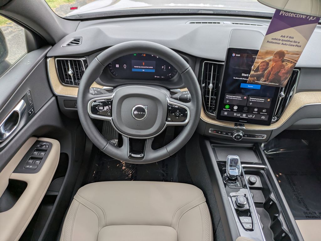 2026 Volvo XC60 Plus - Photo 17