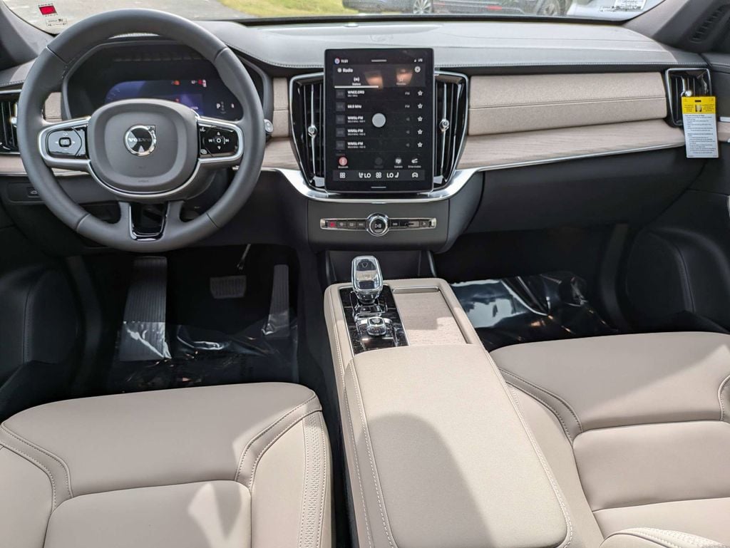 2026 Volvo XC90 Plus - Photo 17