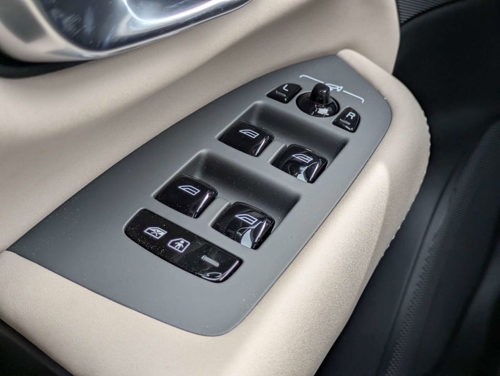 2026 Volvo XC90 Plus - Photo 29