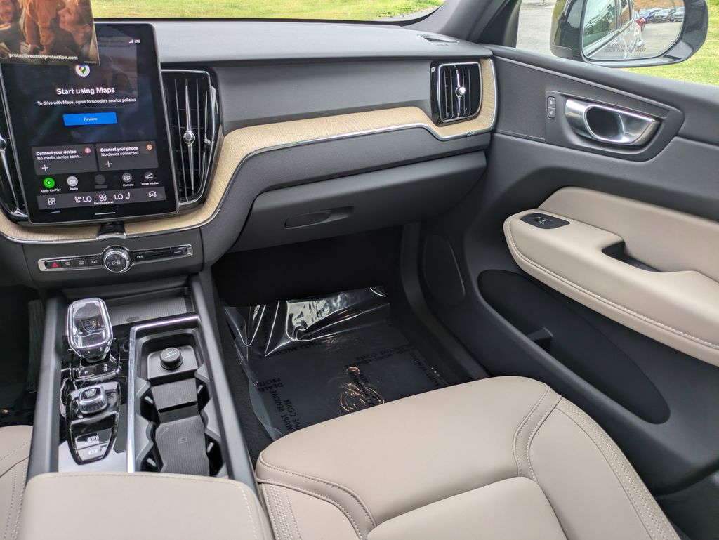 2026 Volvo XC60 Plus - Photo 18
