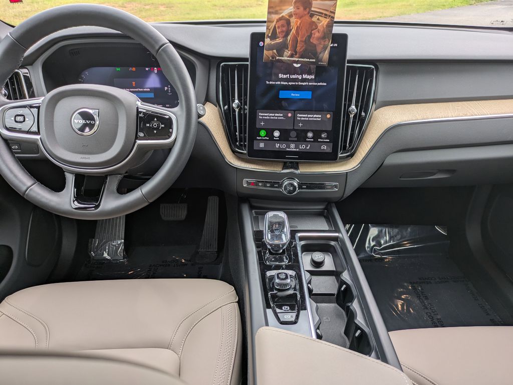 2026 Volvo XC60 Plus - Photo 16