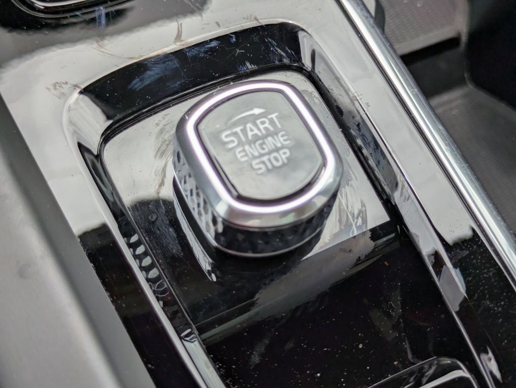 2026 Volvo XC60 Plus - Photo 32