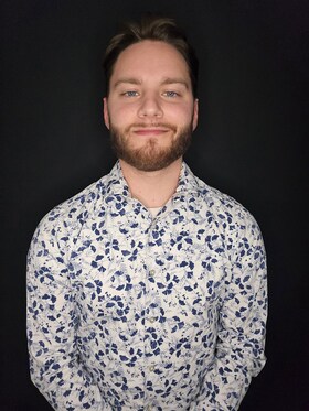 Staff member Jay Y. from ID_682160