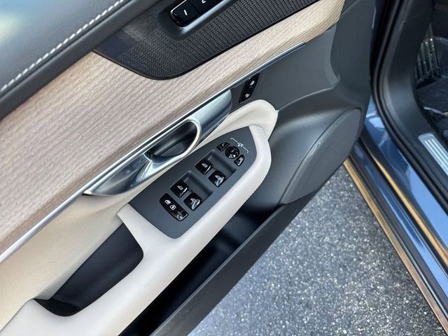 2026 Volvo XC90 Plus - Photo 14