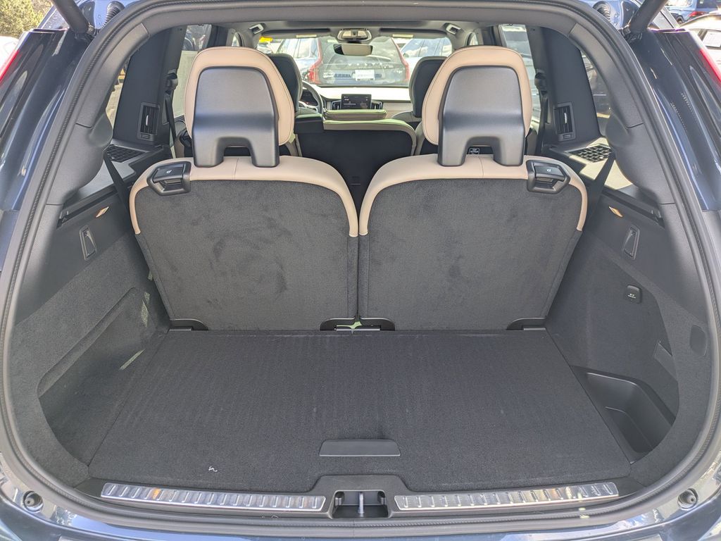 2026 Volvo XC90 Ultra - Photo 13