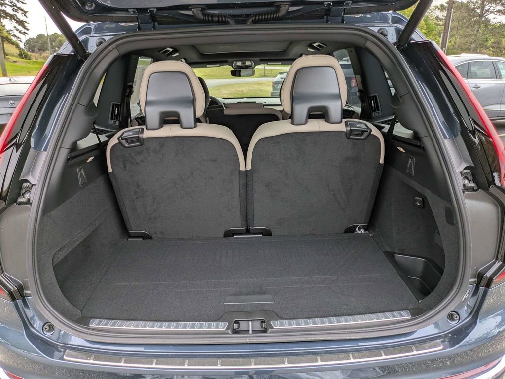 2026 Volvo XC90 Plus - Photo 13