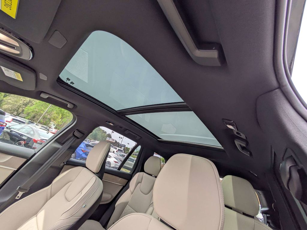 2026 Volvo XC90 Plus - Photo 23