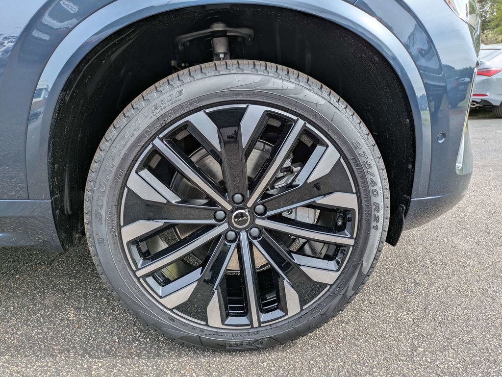 2026 Volvo XC90 Plus - Photo 11