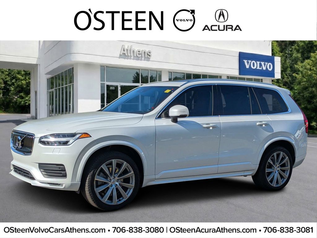 2022 Volvo XC90 T6 Momentum AWD's photo
