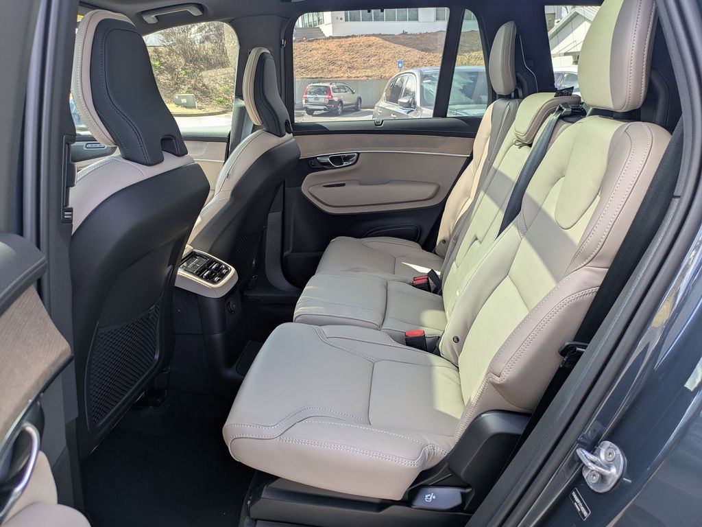 2026 Volvo XC90 Ultra - Photo 16