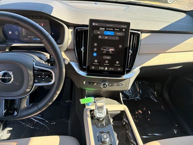 2026 Volvo XC90 Plus - Photo 22