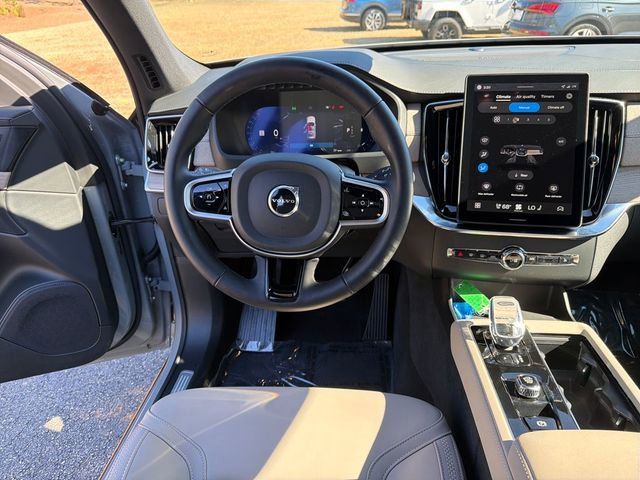 2026 Volvo XC90 Plus - Photo 18