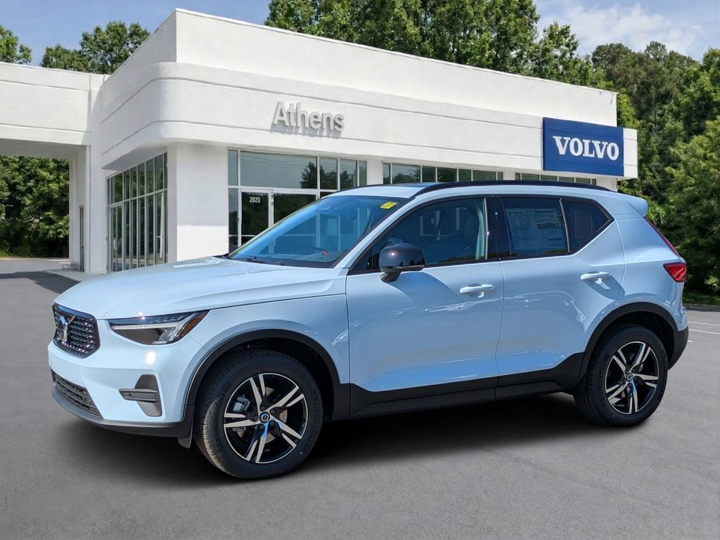 2026 Volvo XC40 B5 Core Dark AWD's photo