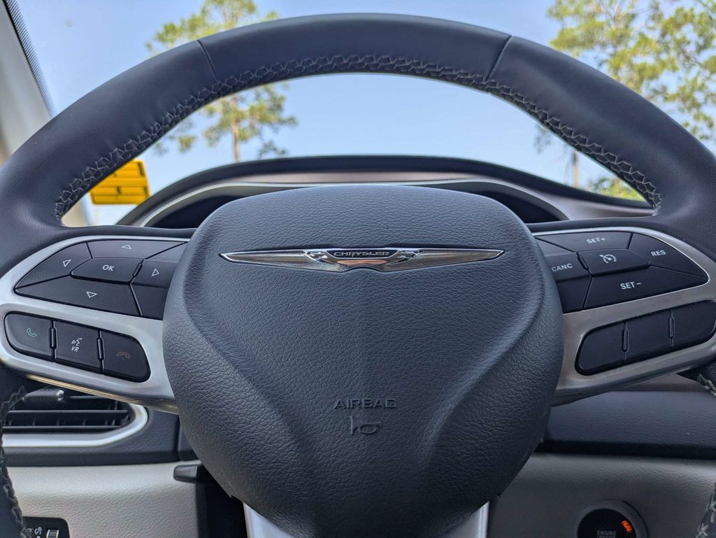 2023 Chrysler Voyager LX - Photo 28