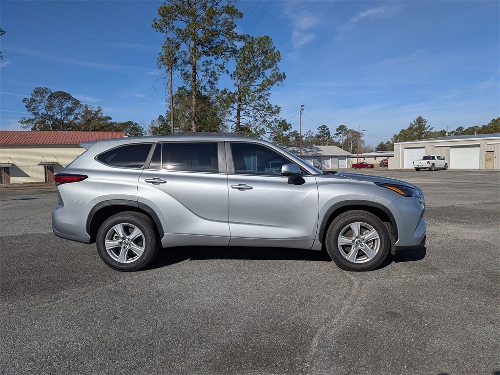 Used 2023 Toyota Highlander L SUV