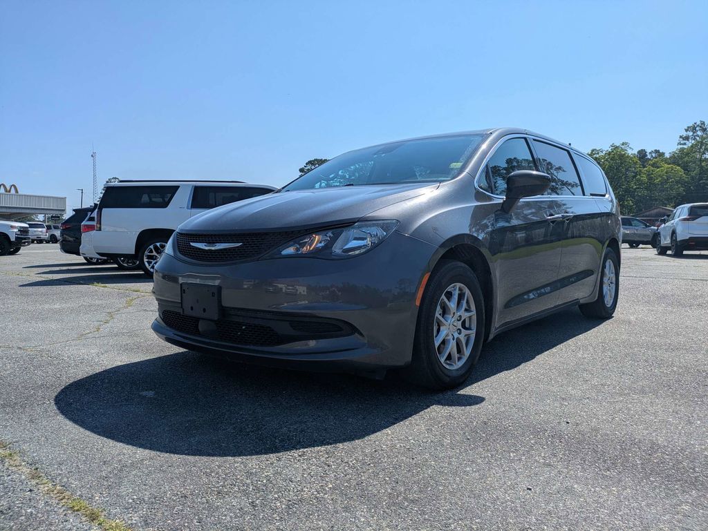 2023 Chrysler Voyager LX - Photo 8