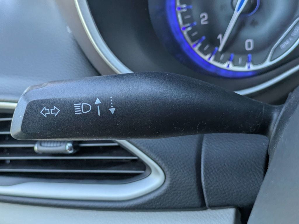 2023 Chrysler Voyager LX - Photo 26