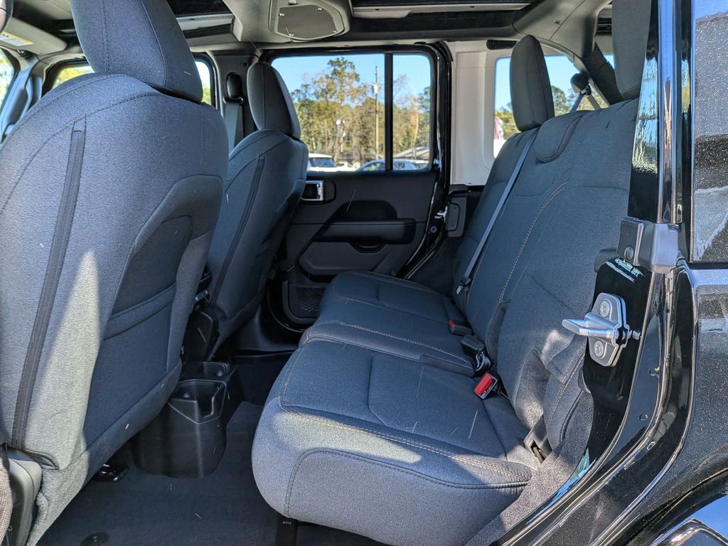 2026 Jeep Wrangler 4-Door Sahara - Photo 14