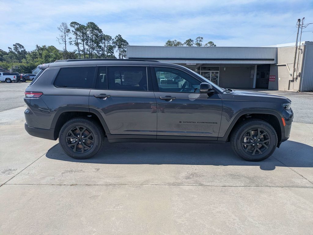 New 2026 Jeep Grand Cherokee L LAREDO 4X4 Sport Utility