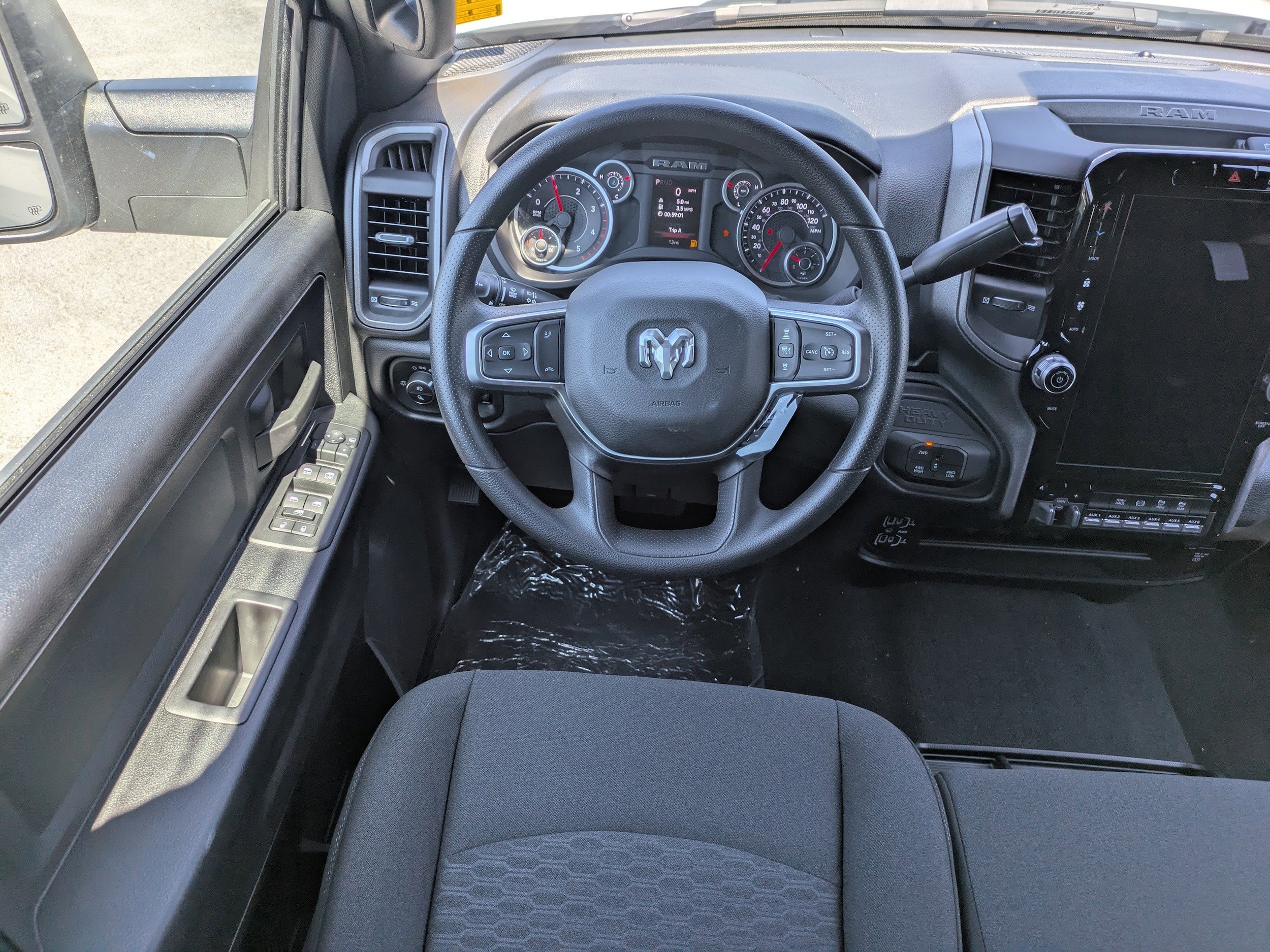 2025 RAM 2500 Tradesman - Photo 17