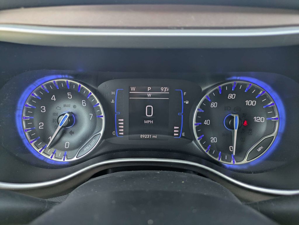 2023 Chrysler Voyager LX - Photo 29
